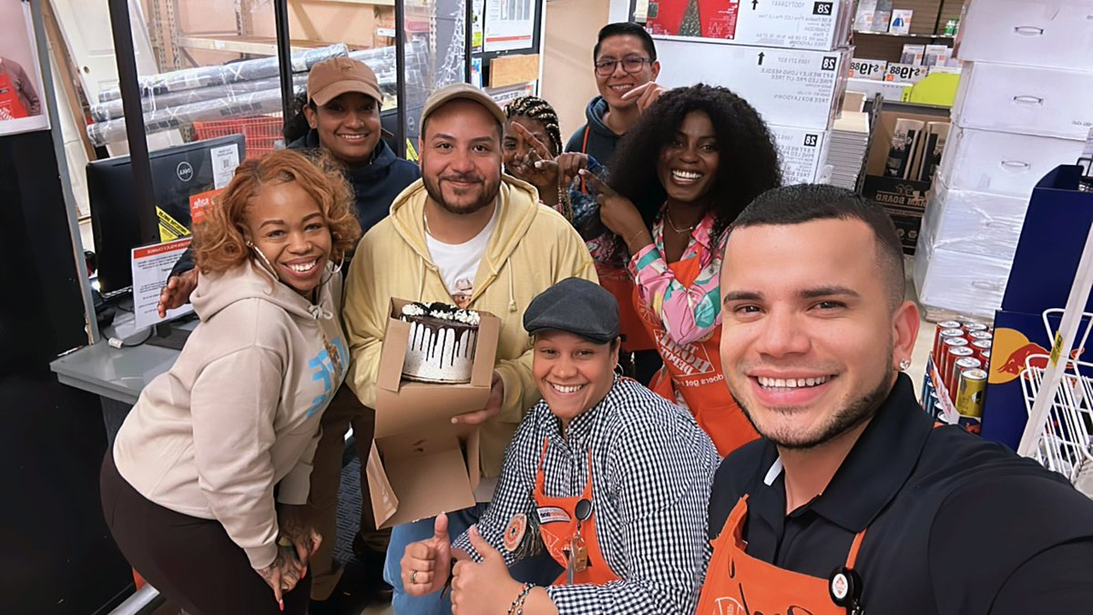 Pro Team got together for a Birthday 🎉🎉🎉Celebration for Pasa David !!!!
#Pro6177