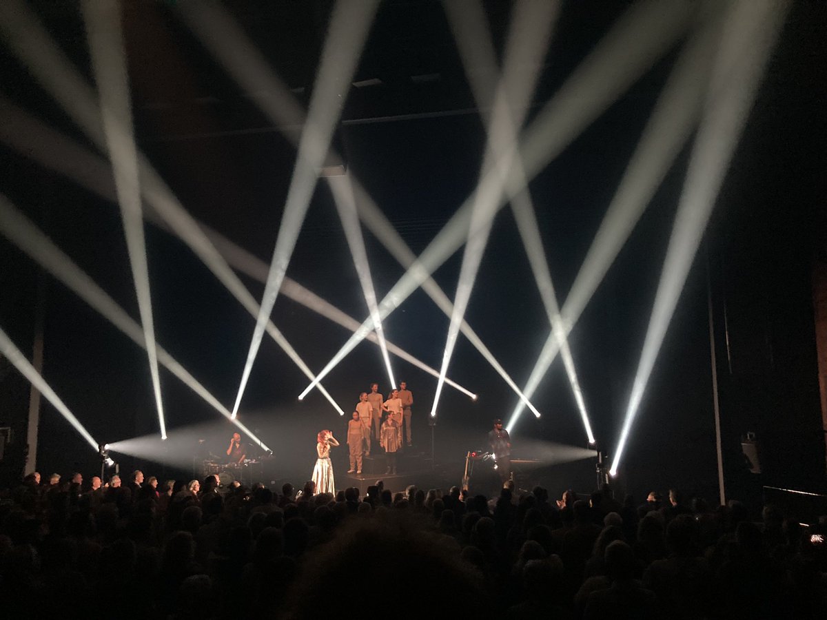 #JongeDame, u was weer op z’n Wendest vanavond @wilminktheater 
De Wildernis van ontluisterende schoonheid, kunst en performance. Licht en Geluid techniek van de bovenste plank, zo wezenlijk voor de show. Hulde aan L, Jolijn v Iersel (Freek Ros) G, Jaron v Dongen (Bob Willekens)