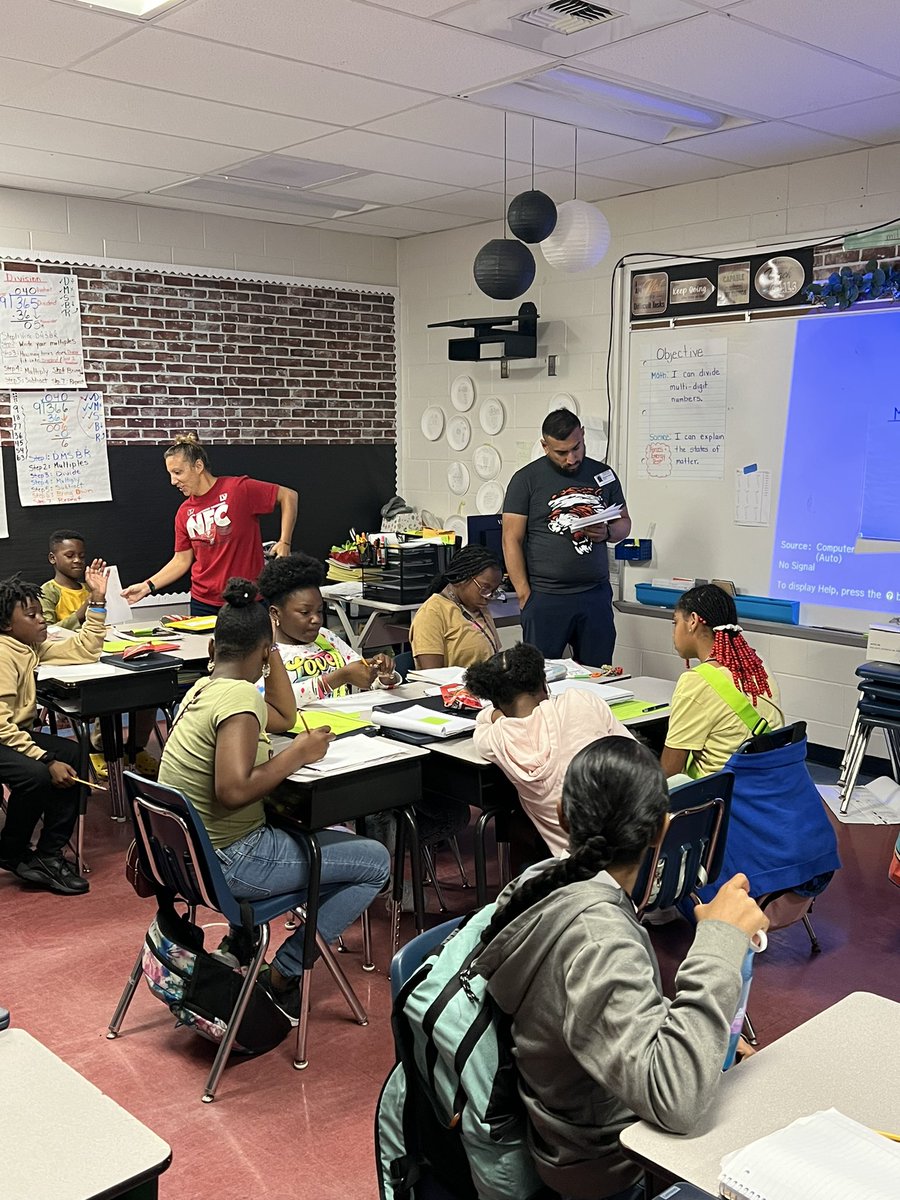 BTW_HCPS's tweet photo. Thank you Roberto @blindtigertampa @BlackAndDenim for continuing to pour love and resources into our community! We appreciate you! 💛🐝💜 #buildingourcommUNITY @CeosinSchools https://t.co/ghc0hxrYU3