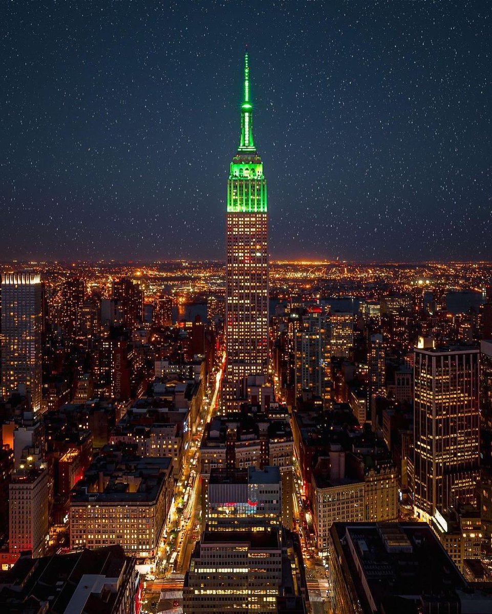 EmpireStateBldg's tweet photo. Lookin’ like a tall cup of coffee ☕️ 
 
Celebrating tomorrow’s official @Starbucks Reserve #EmpireStateBuilding opening with lights in green 💚 
 
📷: 212sid/IG https://t.co/Q1UFtiKzHR