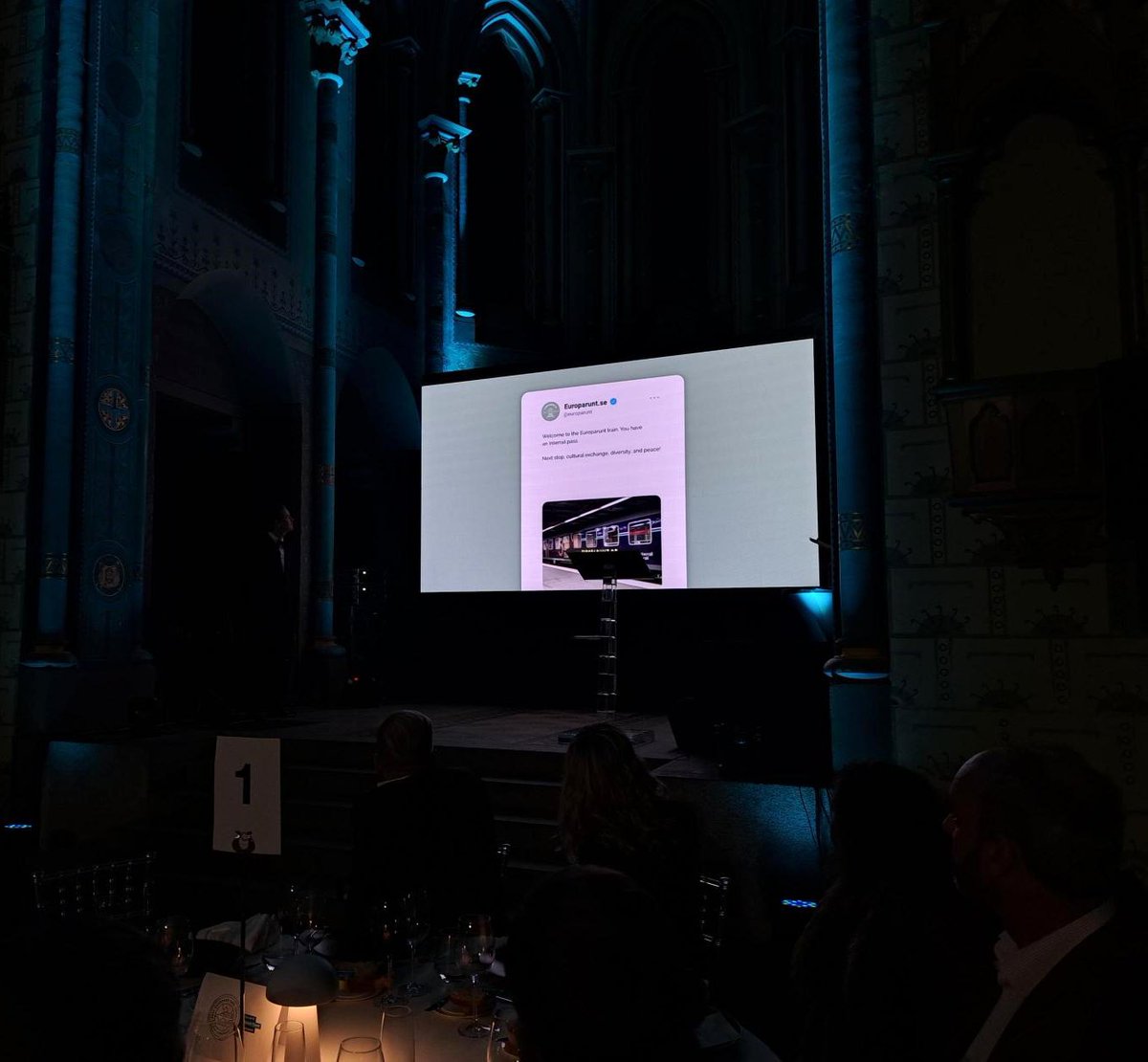 ETC_Corporate's tweet image. Seizing upon a moment of #socialmedia frenzy is a clever way to make a splash.

👏 Kudos to @SilverRailTech x Sweet Creatives for their bold campaign 'The return of the migration train VS The @europarunt  train'. An inspiring campaign, promoting #rail and #diversity.