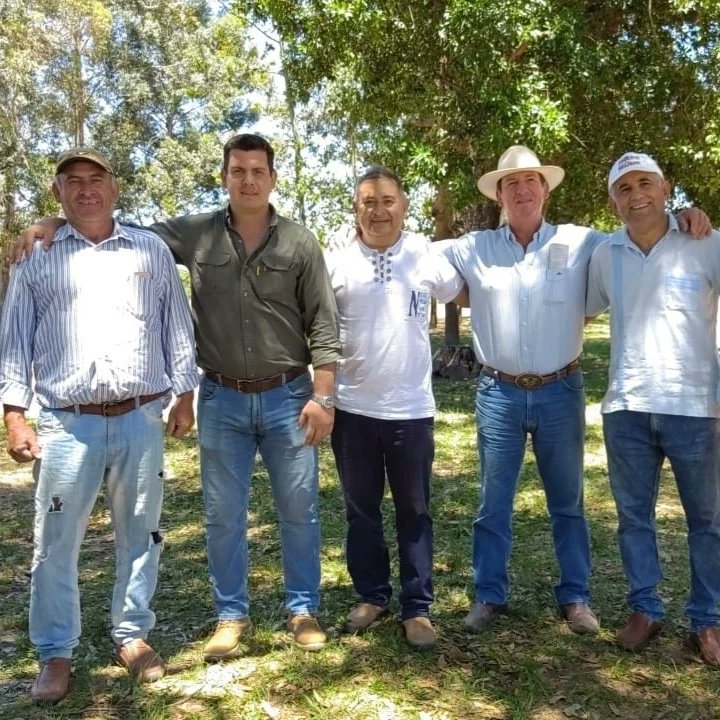 CarlosSilvaPy's tweet photo. Con la fuerza del pueblo vamos a seguir llevando progreso a todos los rincones de nuestro hermoso departamento de Ñeembucú.

Agradezco a todos los correligionarios de las compañías Zanja rugua, Cerro ñu, Tacuruty y Potrero Villalba  por recibirnos con tanto cariño y esperanza. https://t.co/0T8dAucRol