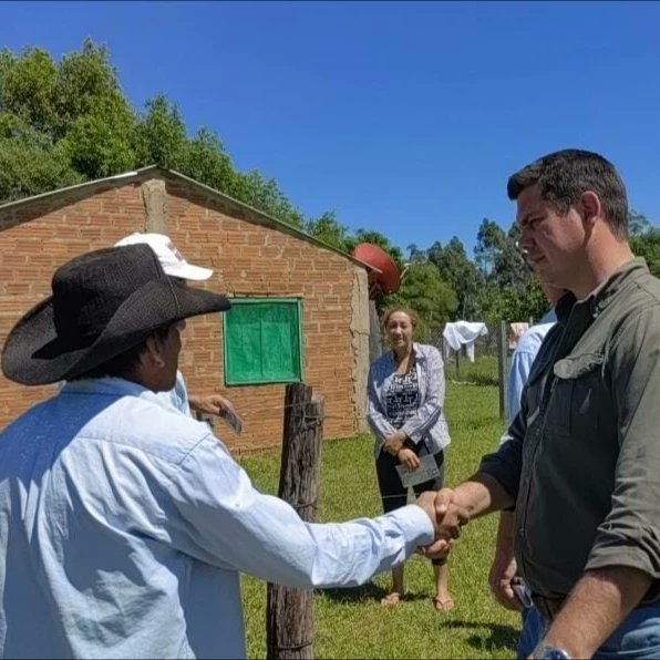 CarlosSilvaPy's tweet photo. Con la fuerza del pueblo vamos a seguir llevando progreso a todos los rincones de nuestro hermoso departamento de Ñeembucú.

Agradezco a todos los correligionarios de las compañías Zanja rugua, Cerro ñu, Tacuruty y Potrero Villalba  por recibirnos con tanto cariño y esperanza. https://t.co/0T8dAucRol