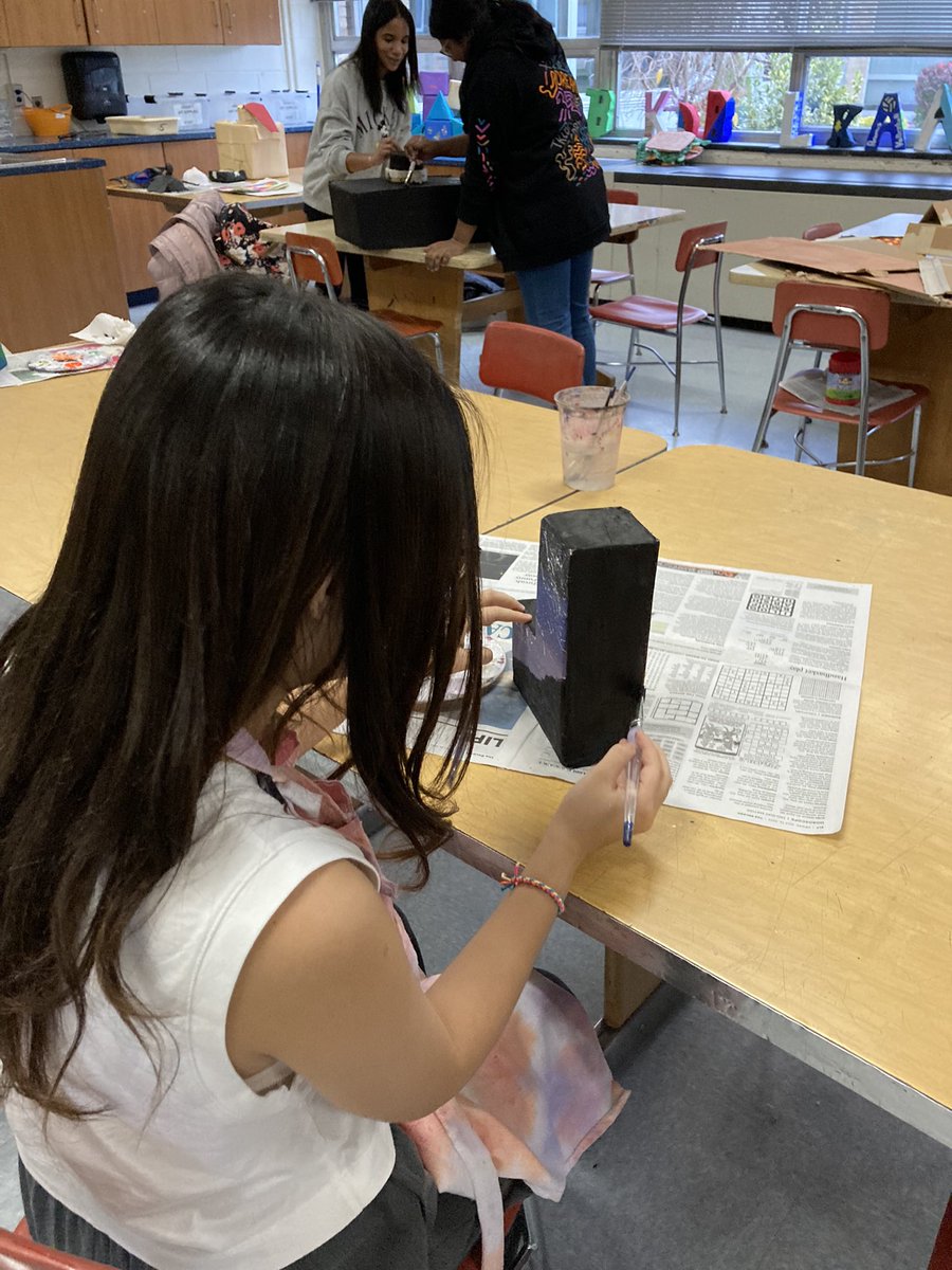 MrsFrang's tweet photo. Celebrating #AmericaRecyclesDay in class with sculptures created from all recycled materials! @WestBrook_Param https://t.co/kxlm2PKNDs