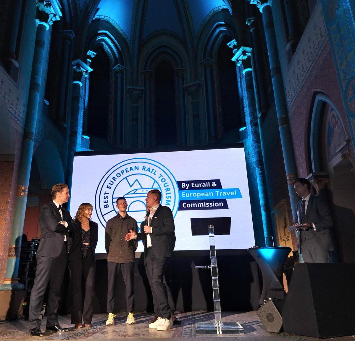 ETC_Corporate's tweet image. Seizing upon a moment of #socialmedia frenzy is a clever way to make a splash.

👏 Kudos to @SilverRailTech x Sweet Creatives for their bold campaign 'The return of the migration train VS The @europarunt  train'. An inspiring campaign, promoting #rail and #diversity.