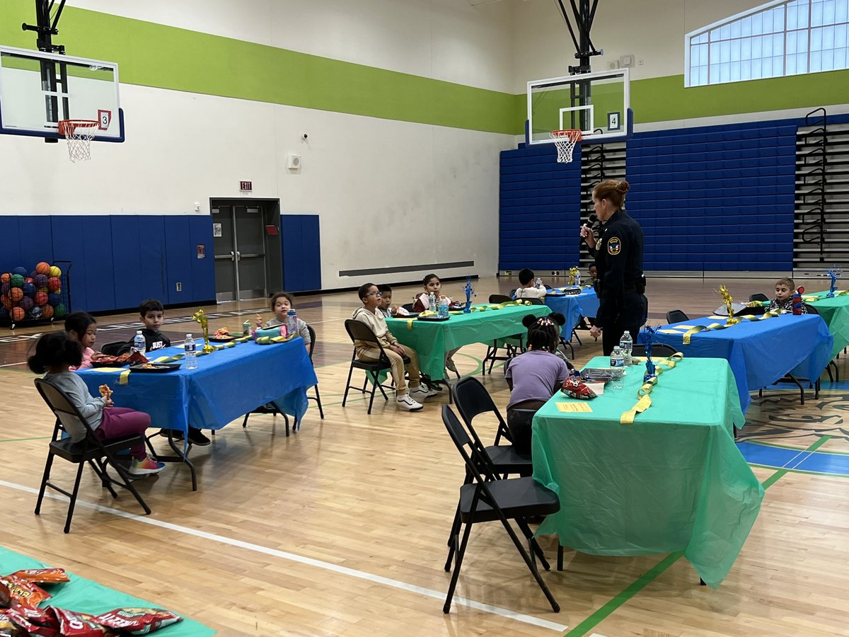 Jennings_Creek's tweet photo. Thanks so much to Penny Bowles for coming to our leadership luncheon today!  @BGKYPolice #leaderinme #communityleaders https://t.co/KWlhoGkz1z