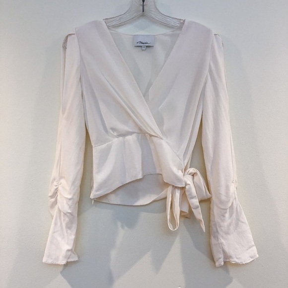 sabrinagafken's tweet photo. So good I had to share! Check out all the items I'm loving on @Poshmarkapp #poshmark #fashion #style #shopmycloset #annasui #yeezy #31philliplim: https://t.co/UWdVI7dADA https://t.co/uHXOIgHJNf