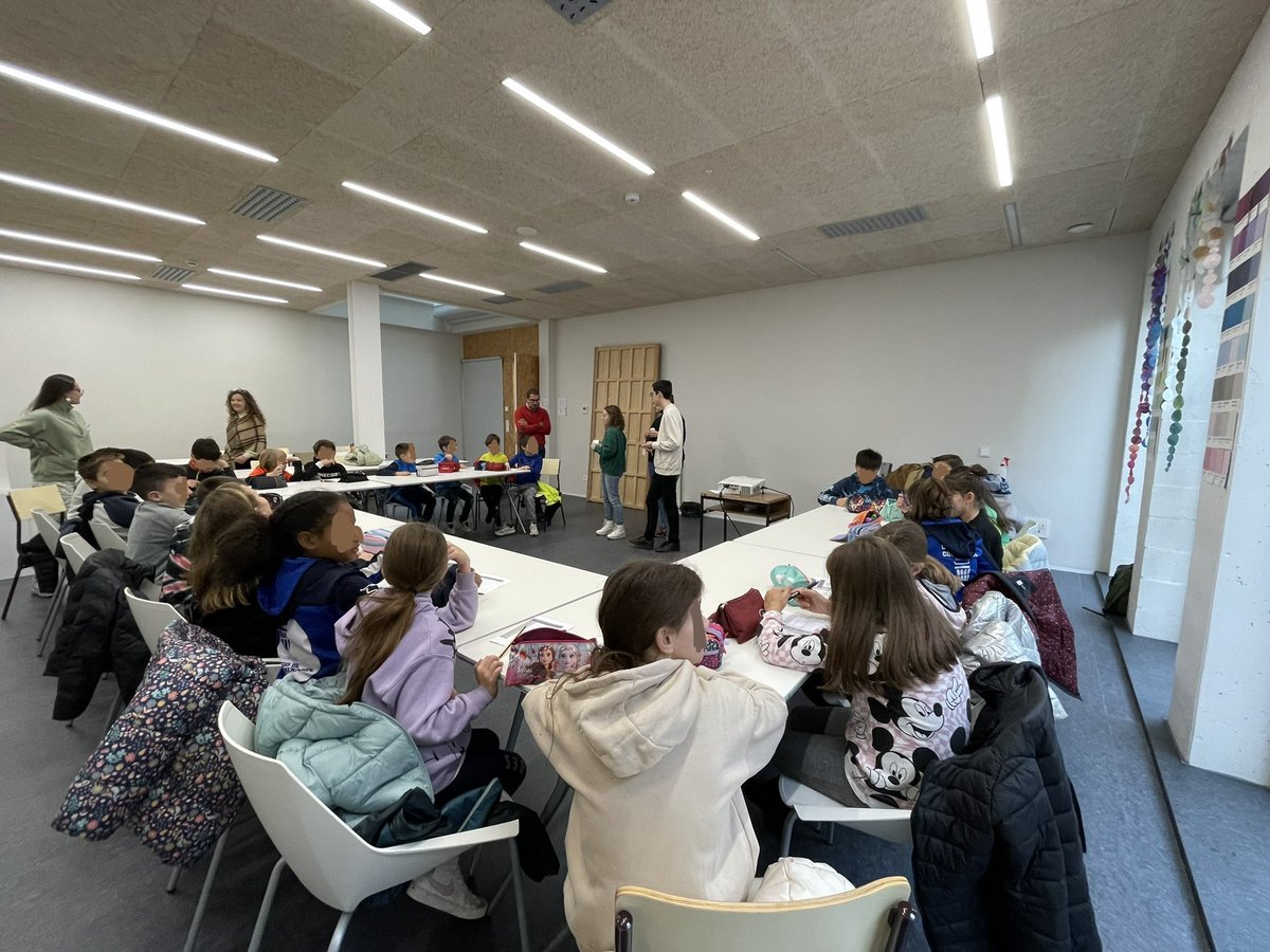 Otro año más fomentando la cultura científica desde edades tempranas gracias a la <a href="/SCienciaCyL/">Semana de la Ciencia en Castilla y León</a>. ¡Por más encuentros de la <a href="/educasg_uva/">Facultad de Educación de Segovia</a> y las escuelas!🫶🏽