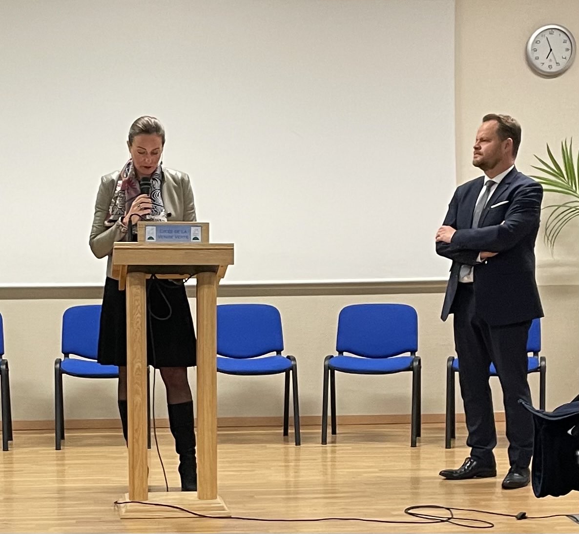 EskenaziSand's tweet photo. Très beau discours de Madame la Rectrice ⁦@BndicteRobert⁩ rendant hommage à Monsieur le DASEN ⁦@leclercarno⁩ à l’occasion de son départ de ⁦@DSDEN79⁩. Un hommage amplement mérité. 🙏 pour tout #bienveillance ⁦@acpoitiers⁩ ⁦@LvvNumerique⁩ https://t.co/EjpWDdxOGF
