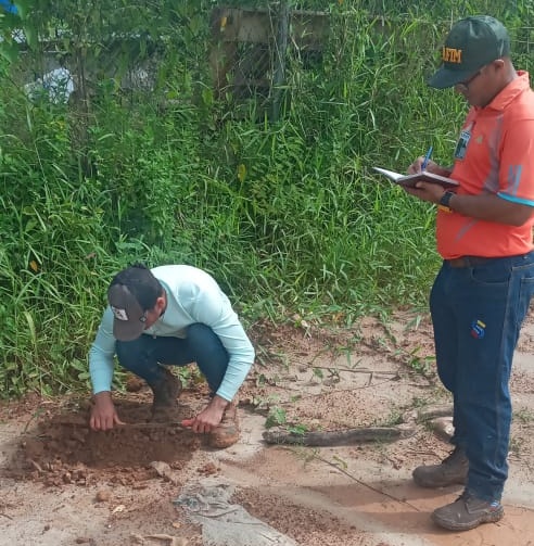 senafim_gob's tweet photo. #SenafimAlDía
#Bolívar | Los inspectores de #Senafim realizaron una inspección a la empresa Minera Pacific, para la verificación de los puntos de coordenadas de la poligonal otorgada para la ejecución de la actividad minera.
#MotorMineroEnMarcha https://t.co/HgfBDDNs3a