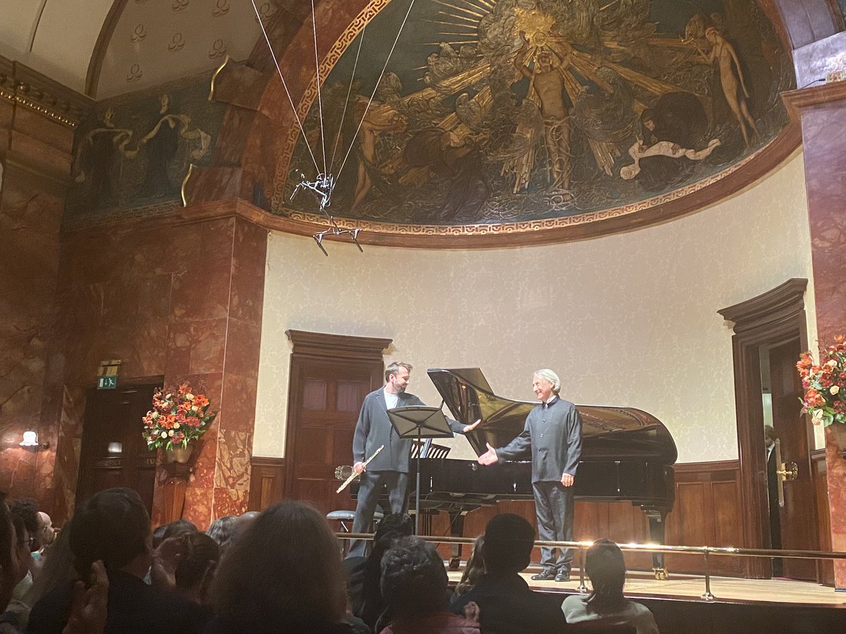 rowenamezzo's tweet image. Love Sancan’s Sonatine for Flute and Piano &amp;amp; it was such a delight to hear it performed live @wigmore_hall by #AdamWalker &amp;amp; #JeanEfflamBavouzet (himself a pupil of Sancan). Earlier Adam had played Debussy’s lovely Syrinx offstage. French music for flute is incomparably magical…