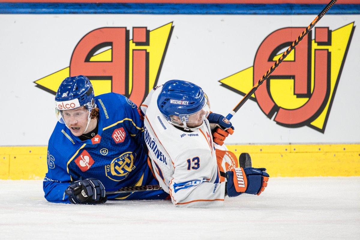 HCD_offiziell's tweet photo. 🔚 60' Im 3. Drittel spielt nur noch der #HCD, der mit viel Aufwand den Ausgleich sucht-doch gegen ein äusserst gut organisiertes @Tapparaofficial will der Puck einfach nicht rein.
So bleibt es bei der knappen Niederlage und der Hoffnung auf die Wende im Rückspiel.
#HCDvsTAP 0:1 https://t.co/ibrUQiipel