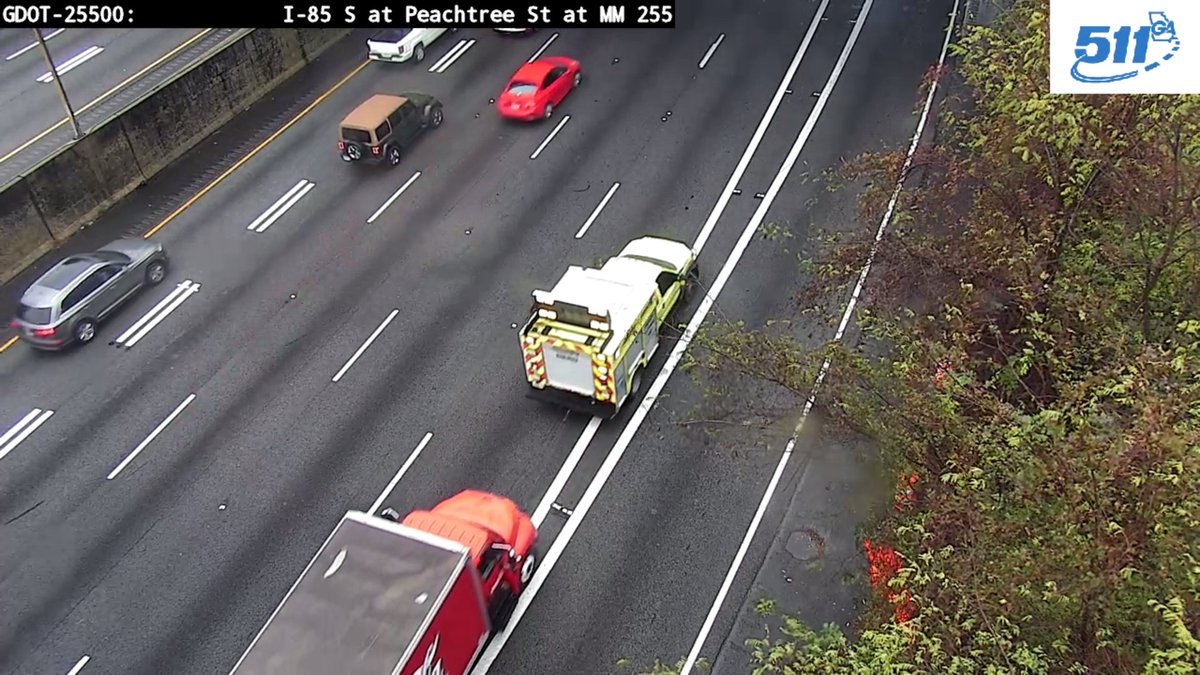 TotalTrafficATL's tweet photo. When the @GADeptofTrans HERO Units say they'll drag anything out of the road, they aren't kidding!! Tip of the hat to @511Georgia and @ga_dps Troopers for Quick Clearance. #ATLtraffic #DragIt #ArriveAlive https://t.co/RbjT65O4Rg
