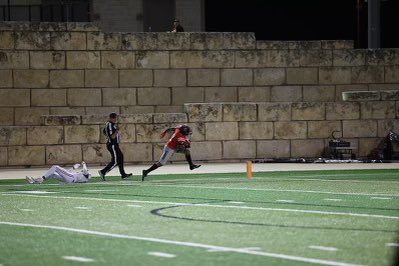 Tianmurray0's tweet photo. Closing out the season with a #TD!!!
#touchdown #vrhs #txhsfb https://t.co/TsiuDmdfB1