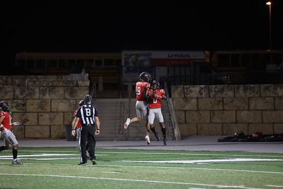 Tianmurray0's tweet photo. Closing out the season with a #TD!!!
#touchdown #vrhs #txhsfb https://t.co/TsiuDmdfB1