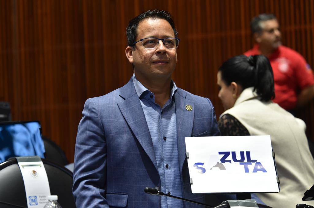 _CastilloHector's tweet photo. Aunque actualmente no estemos gobernando, por la gente de Santa seguimos trabajando. ¡Saludos desde la Cámara de Diputados! Recuerden que #AzulEsElCora 💙

#AzulSanta https://t.co/wRROFQmPGP