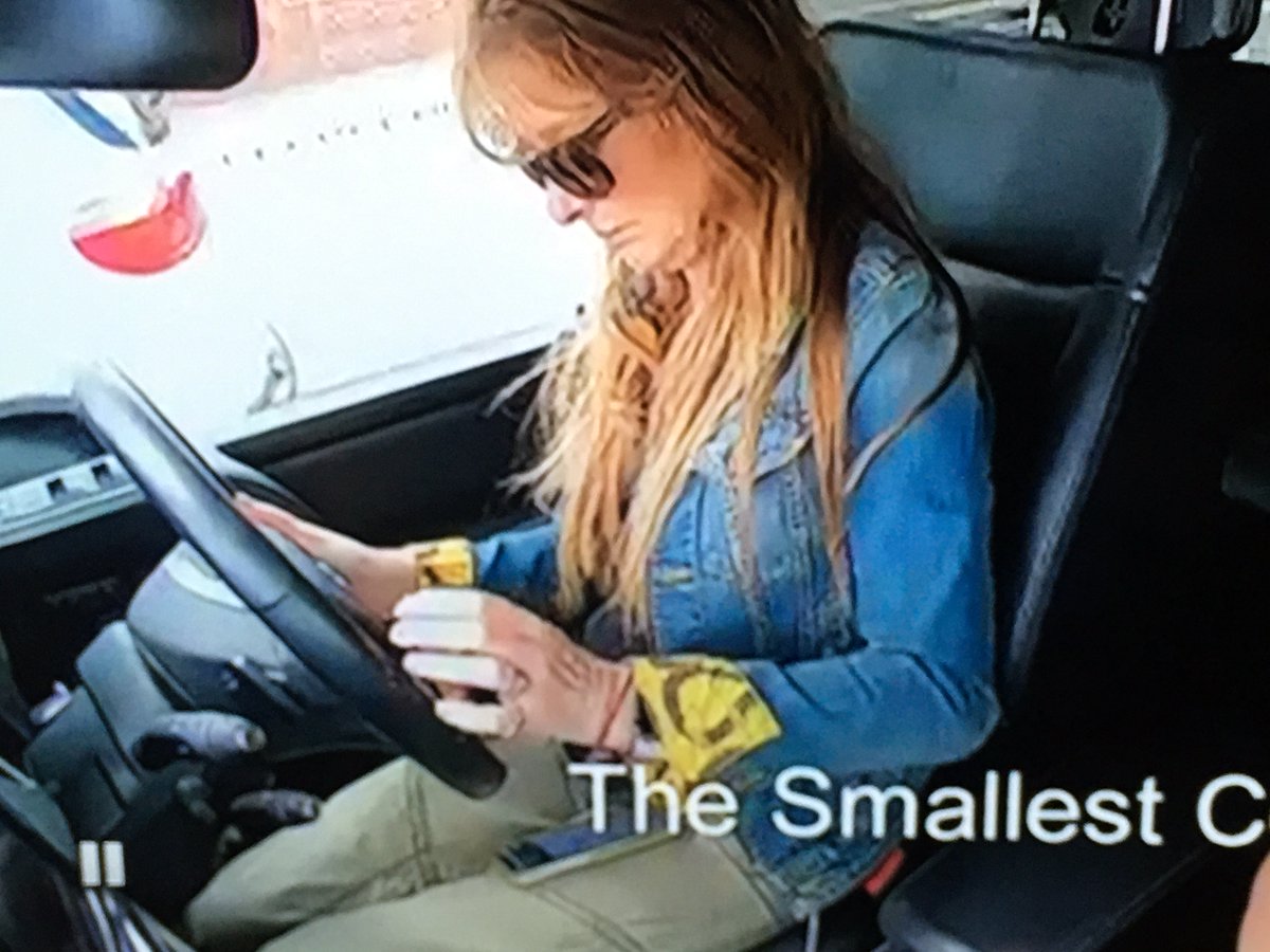 PaulCra47154521's tweet image. Interesting to see Mindy Hammond using her phone whilst driving eh @WMerciaPolice? #smallestcog