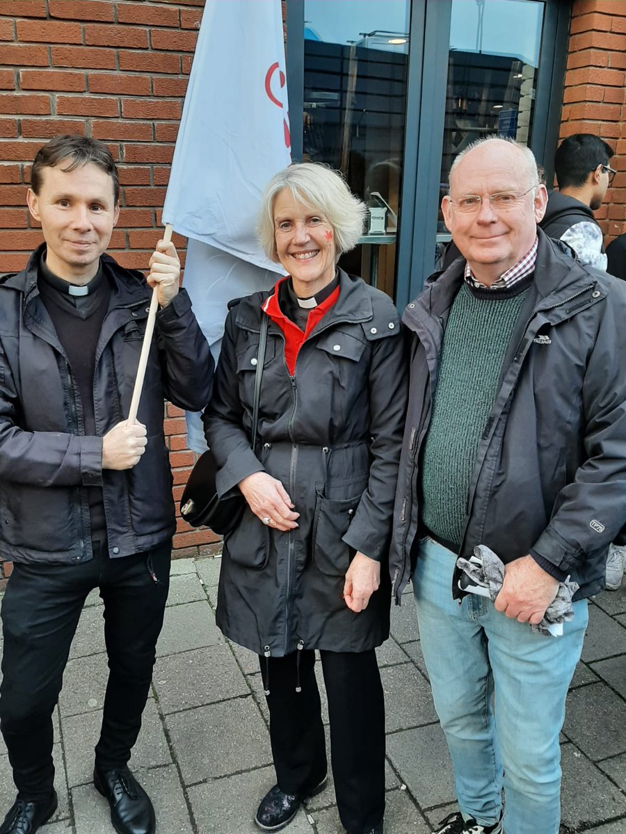 Proud to stand with you, friends - and so many of us! 
A real living wage for all who staff our national game 
@citizenswales
@LlandaffDio 
#LivingWageWeek