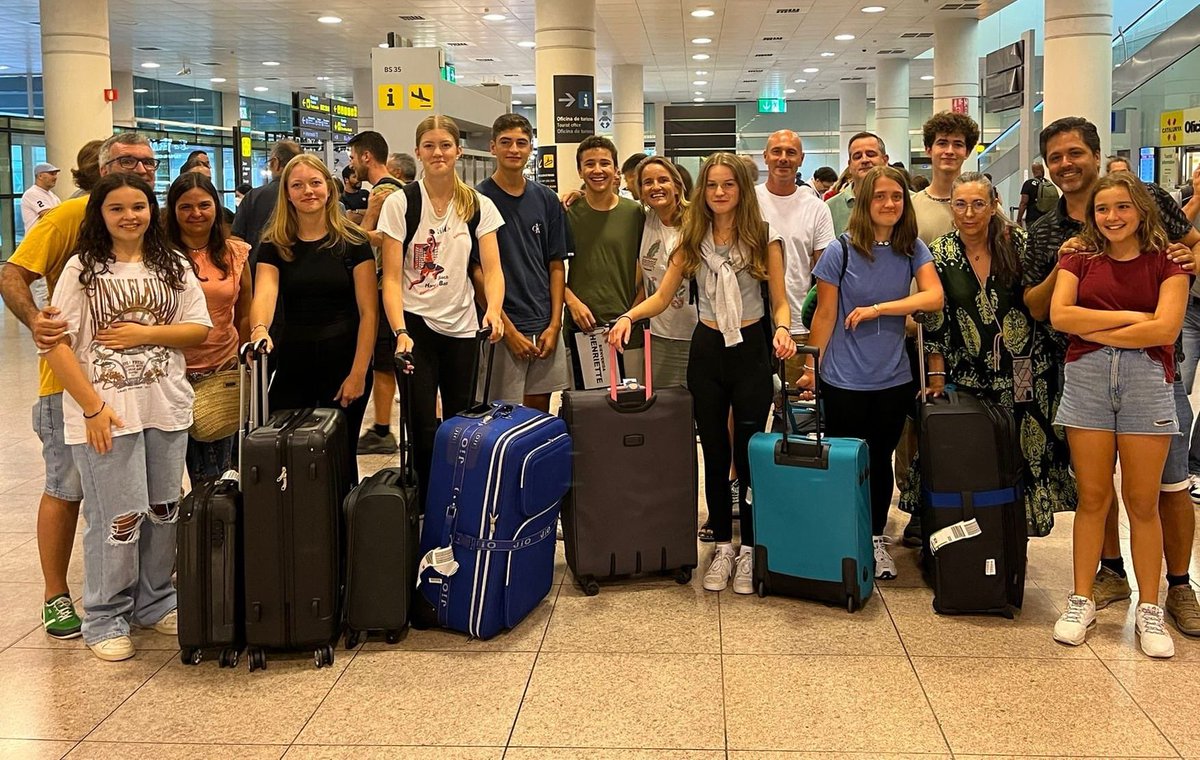 IEsteveAlbert's tweet photo. Durant tres mesos la Lea, la Janne, la Henriette i la Laura han compartit amb nosaltres les seves ganes d'aprendre i de fer amics. Elles han participat en l'intercanvi de 3 mesos que organitza el nostre institut des de fa ja 7 anys amb l'escola   Am Wall de Vermen, Alemanya. https://t.co/8IRlFpozTL