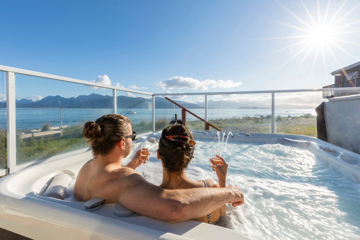 LandsEndHomer's tweet photo. With stunning views of snow-capped mountains stretching across the horizon and colorful sunsets painting the evening sky, all you’re missing is a getaway reservation. 🗻
 
With our Getaway Special package, your dreams will come true at Land's End Resort. 
https://t.co/KlS6Nnz3wn https://t.co/podwHjHZYd