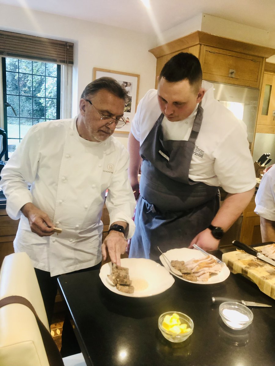 JenniferLamboll's tweet photo. @asialhr I know. It’s my most favourite place ever. Spoilt today by @RBCookerySchool, hugs with @raymond_blanc. Delicious cooking with @michael_john87 @beccaboast &amp; lovely Immy. https://t.co/c8sipMvJ7L