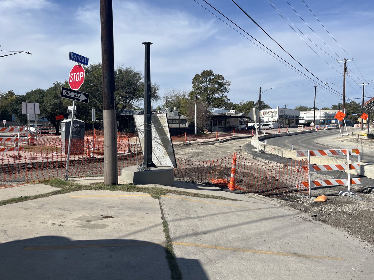TheMontereySA's tweet photo. Another day, another “not a damn worker in sight” on the never-ending project. https://t.co/TnJDQ97uOL