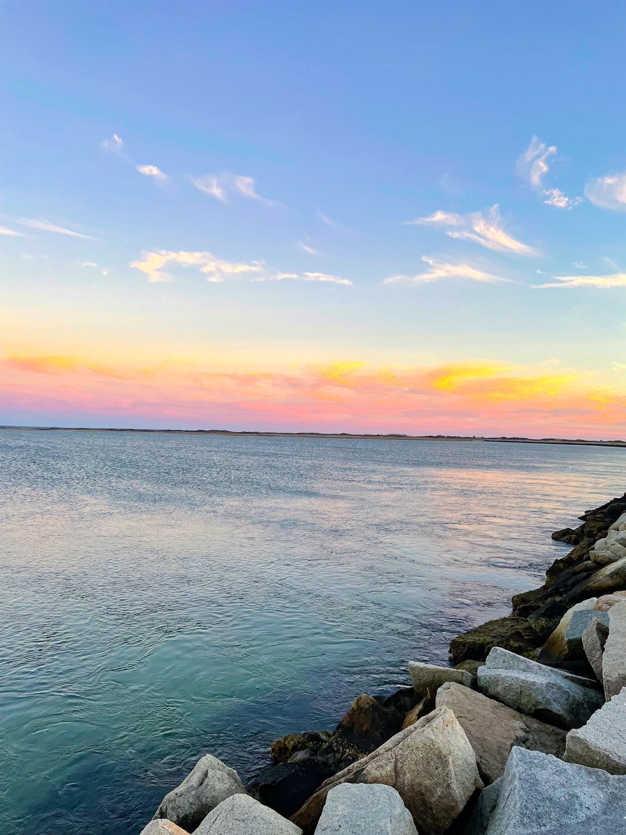 ElizabethBally2's tweet photo. Beautiful weekend (or just Saturday🌧😂) spent on the Cape! Might have caught the last bit of warm weather! ☀️🌊 https://t.co/9BKLu4zlzw