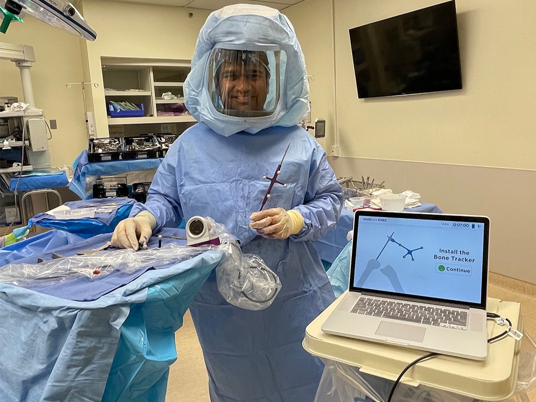 MtnsideMedCtr's tweet photo. We’re excited to announce our newest partner in Orthopaedic care, @intellijoint. Our Orthopaedic Surgeons will use these tools during Hip and Knee arthroplasties. Pictured is Siddharth Mahure, M.D., who performed the first case at Mountainside using the new Intellijoint. https://t.co/dzdcmRnwzu