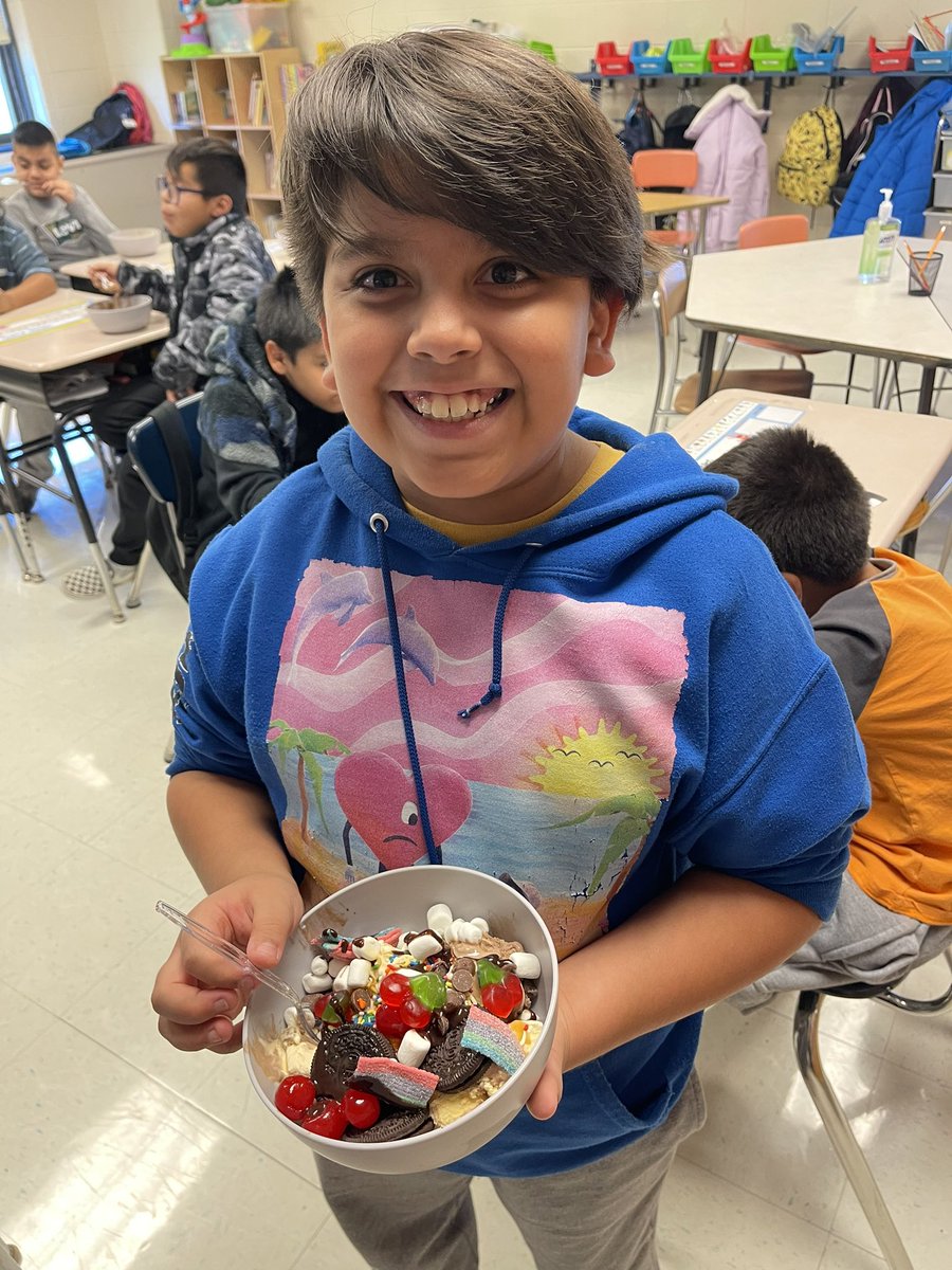 Our class won the <a href="/lincolnasd4/">Lincoln School</a> Pumpkin Decorating Contest!!! Thank you to Mrs. Kelly for our ice cream party!!🎃 <a href="/lincolnasd4/">Lincoln School</a> #ASD4ALL