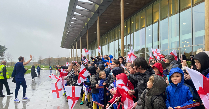 BurtonAlbionCT's tweet photo. 🦁󠁧󠁢💛GOOD LUCK ENGLAND

Today we were privileged to not only wave off the England football team team before they boarded their flight to #Qatar2022 but also host a tournament at the National Football Centre at St. George's Park🙌

Read the full story👇

#BACT