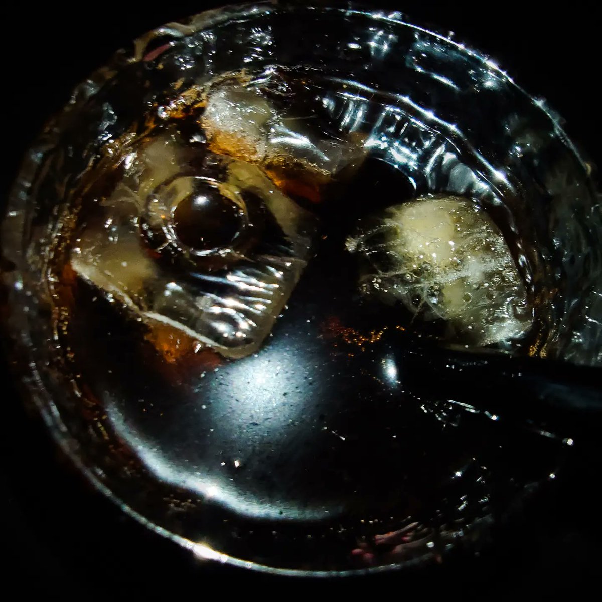 AT0MAC's tweet photo. So. I like rum π₯
I especially like @CaptainMorgan tiki rum π
How to spice that up on a tuesday π€
Some citrus zest "yellow ice" π§ and @CocaCola β
Smells amazing and taste π€€
Cheers π₯
#drinkresponsibly #at0approved #rum https://t.co/52LIOVdtnA