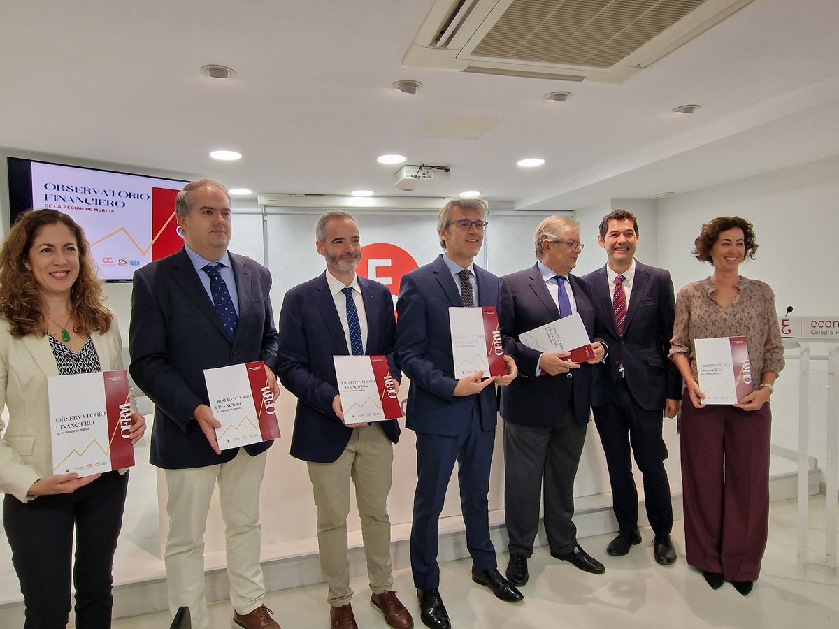 Economistas Murcia (@economistasrm) on Twitter photo 🔴 La sede colegial ha sido escenario de la presentación del Observatorio Financiero de la Región de Murcia.
📈 Manifiesta la recuperación económica a cifras prepandémicas gracias a las exportaciones, la industria y el turismo.
💼 Con <a href="/catedra_compet/">Catedra Competitividad Economistas Reg. de Murcia</a>, <a href="/ICREFRM/">Instituto de Crédito y Finanzas Región de Murcia</a> y <a href="/RM_Hacienda/">Consejería de Economía y Hacienda RM</a>. 🔴 La sede colegial ha sido escenario de la presentación del Observatorio Financiero de la Región de Murcia.
📈 Manifiesta la recuperación económica a cifras prepandémicas gracias a las exportaciones, la industria y el turismo.
💼 Con <a href="/catedra_compet/">Catedra Competitividad Economistas Reg. de Murcia</a>, <a href="/ICREFRM/">Instituto de Crédito y Finanzas Región de Murcia</a> y <a href="/RM_Hacienda/">Consejería de Economía y Hacienda RM</a>.