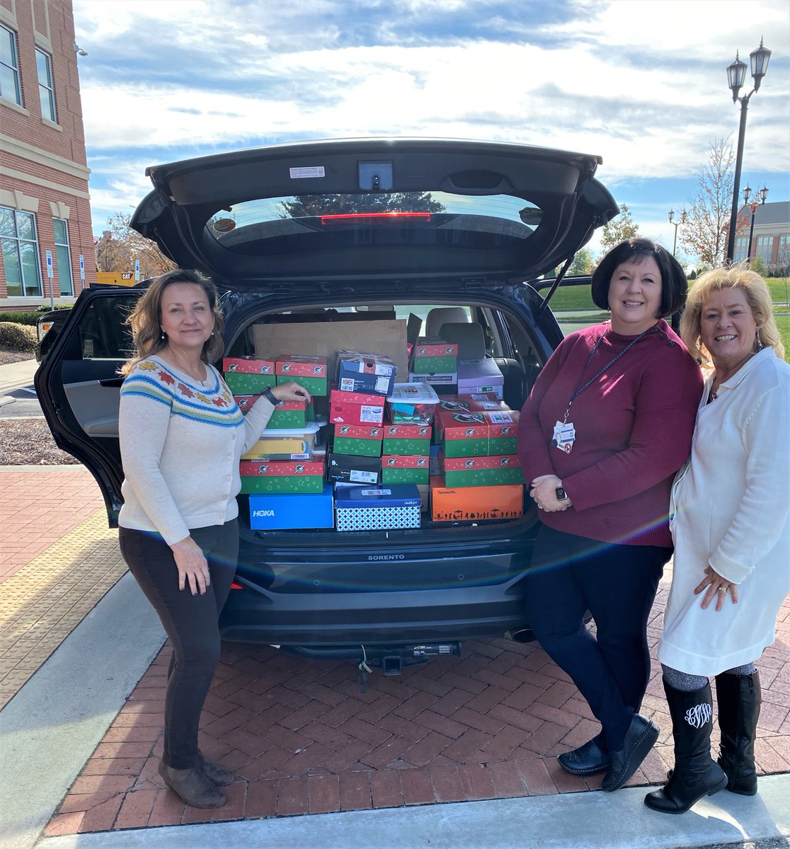 RCCCedu's tweet photo. Our nursing students, faculty and staff collected shoeboxes for Operation Christmas Child, along with items for Toys for Tots. We love giving back to the community! #NavigationNation https://t.co/brpBSGCsx1