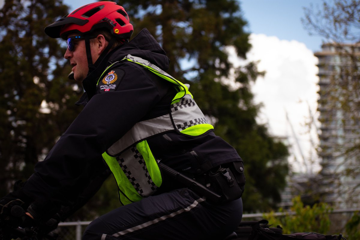 A reminder to be safe with the cold weather and shorter days upon us. 
Remember:
- check your bike and equipment 
- wear appropriate gear for the weather
- have a bell as well as rear and front lights

More tips before you ride: bit.ly/3AdC44f