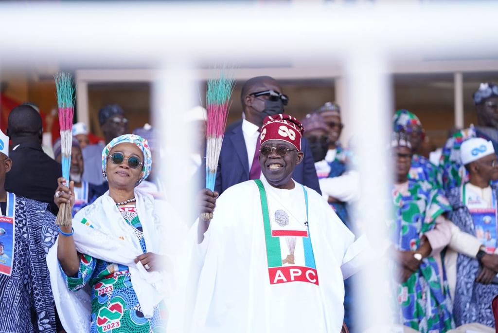 mickiebrownkie's tweet photo. We tested the APC microphone in Jos today, it was so loud and clear. #APCCampaignFlagoff #PlateauForAPC #PlateauForBAT https://t.co/dwN0tyFjhl