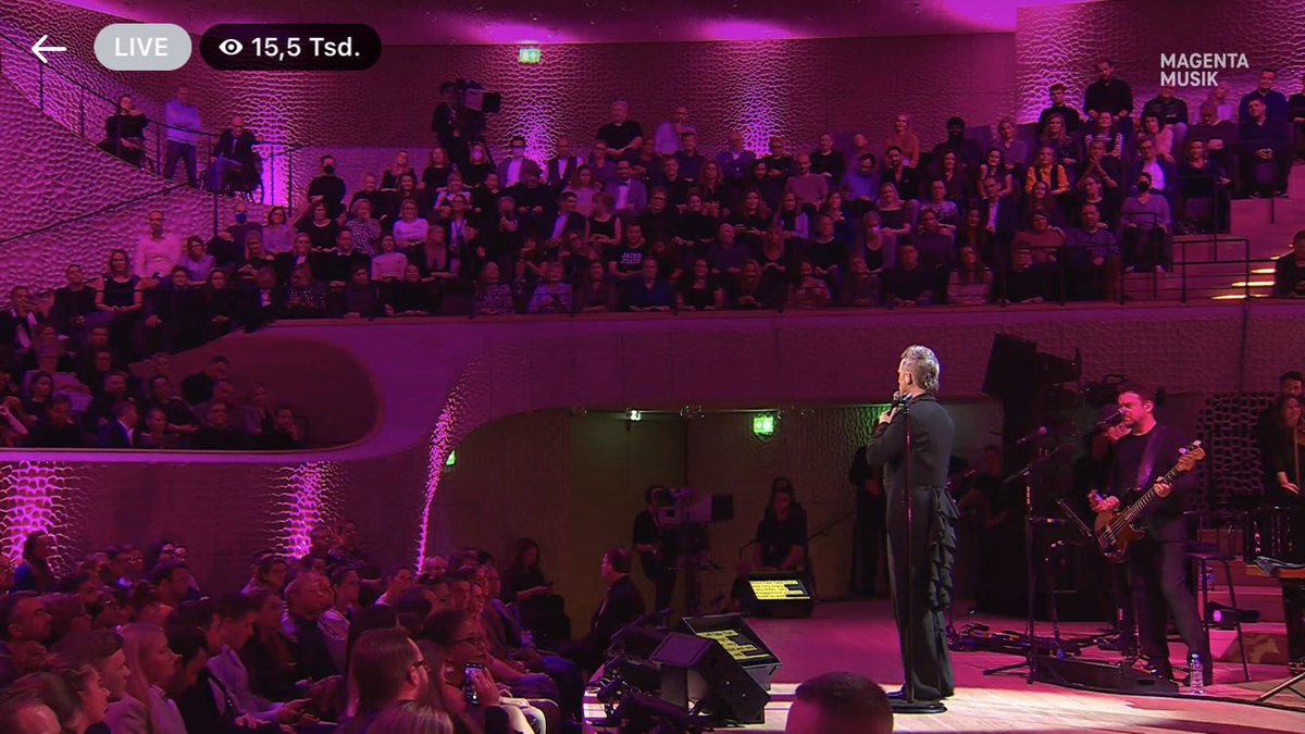 Danke ⁦<a href="/deutschetelekom/">Deutsche Telekom</a>⁩ und ⁦<a href="/MagentaTV/">MagentaTV</a>⁩ für dieses unfassbar schöne Live-TV Ereignis #RobbieWilliams #elbphilharmonie