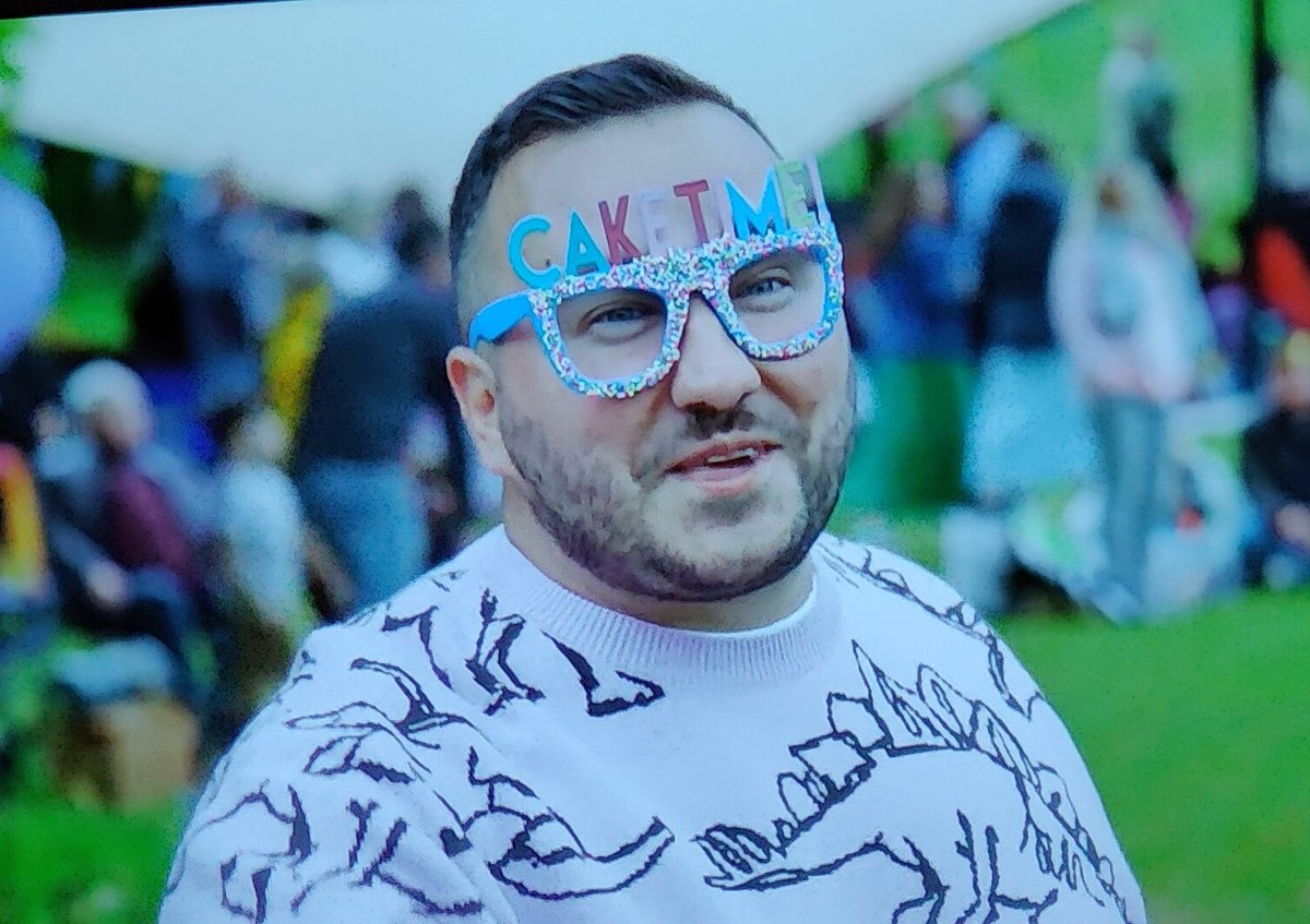 SardaranCarol's tweet photo. Return of the King
#GBBO #bakeoff #BritishBakeOff https://t.co/7FegcEFVwA