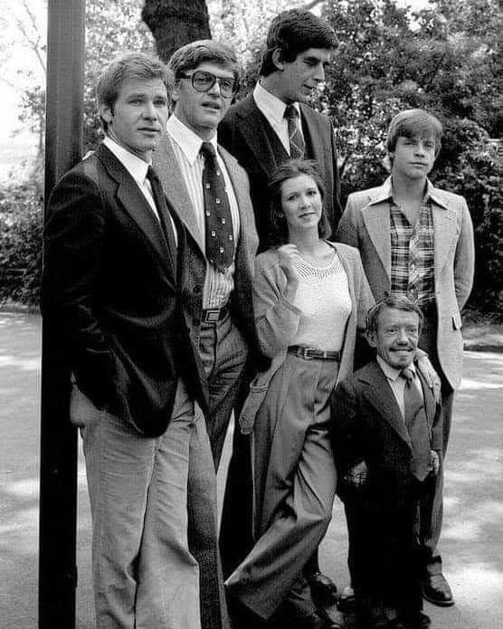 Harrison Ford, David Prowse, Peter Mayhew, Carrie Fisher, Mark Hamill  e Kenny Baker.
ft. Harry Myers - 1977.

#Guerrestellari https://t.co/0gTqHoAcra