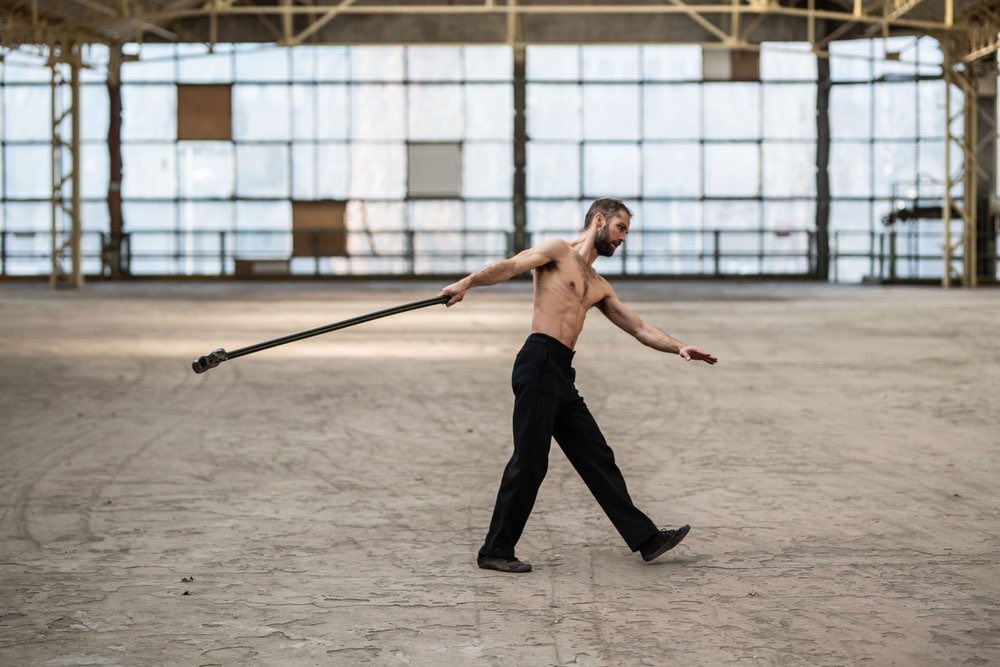 svengatz's tweet photo. Vanavond de 🇧🇪 première van ‘VanThorhout’ mogen zien @kcnona @CCMechelen
Weergaloos.
De dansgeneratie Alexander Vantournhout - Lisbeth Gruwez - Jan Martens staat er (dank > founding mothers/fathers Anne Teresa De Keersmaeker - Wim Vandekeybus - Alain Platel)!
#notstanding #dance https://t.co/QXhEZ4NMUx