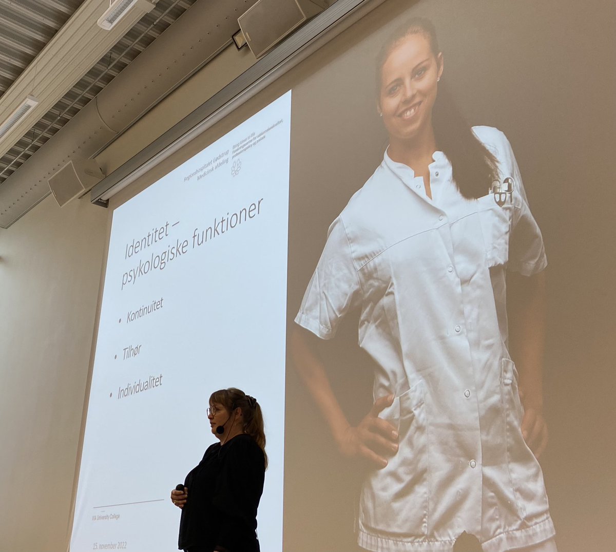 Fremragende oplæg af psykolog Gitte Plougmann <a href="/VIAuniversity/">VIA University College</a> om DET NYE KAPITEL 📖der starter når studielivet er forbi og det nye arbejdsliv banker på. Nyt persongalleri, nye udfordringer, nye horisonter #sundpol <a href="/DanskeProf/">Danske Professionshøjskoler</a>