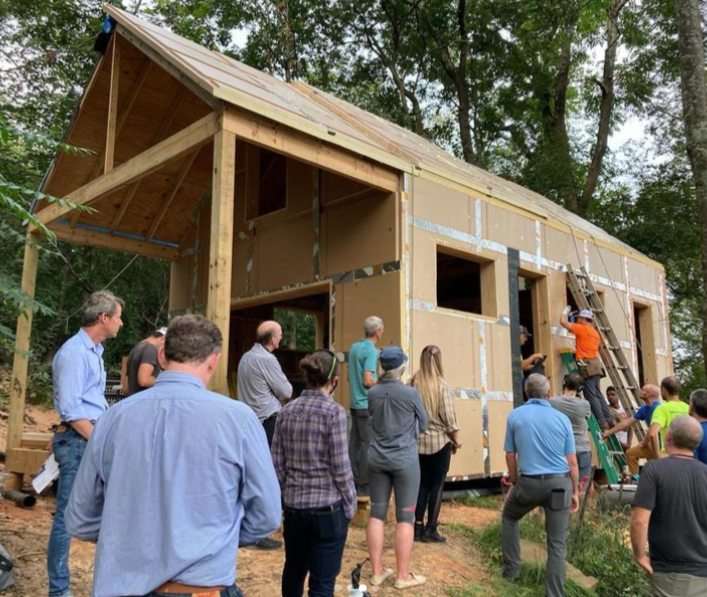 VaproShield's tweet photo. "We hosted a Chattanooga BS &amp; Beer with our friend Aaron from #VaproShield to do an installation demo. We have full back dams around each side of each window and liquid-flashed each rough opening to make a seamless and durable opening." - FAD LLC

Images: FAD LLC
#construction https://t.co/lA3oxKHVzG