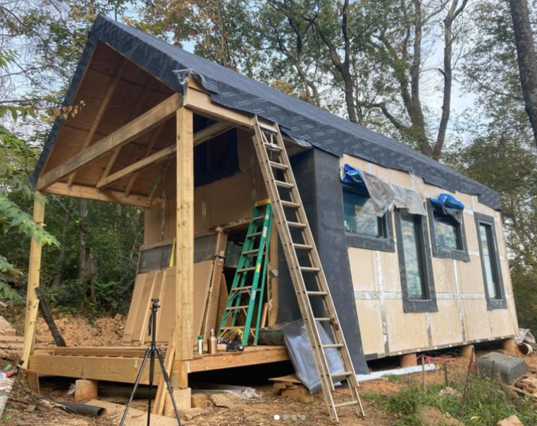 VaproShield's tweet photo. "We hosted a Chattanooga BS &amp; Beer with our friend Aaron from #VaproShield to do an installation demo. We have full back dams around each side of each window and liquid-flashed each rough opening to make a seamless and durable opening." - FAD LLC

Images: FAD LLC
#construction https://t.co/lA3oxKHVzG