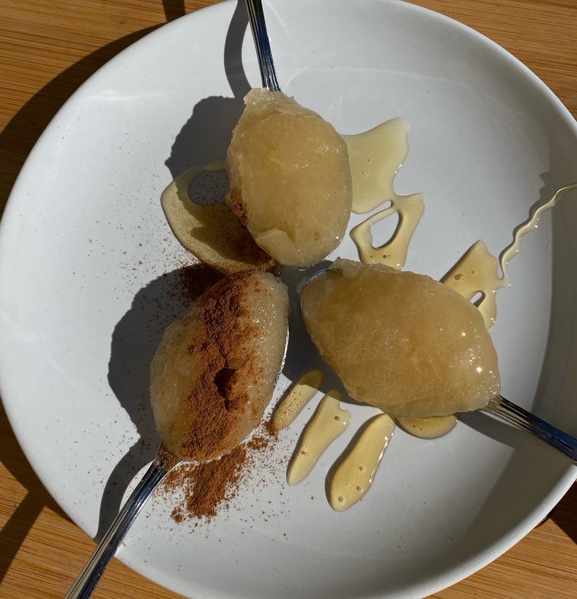 Here are three ways that will help you enjoy &amp; make it a bit easier to take seamosss gel daily 🌱

🌱Drizzle a bit over your tablespoon🌱

-Agave syrup

-Honey

-Cinnamon &amp; Honey