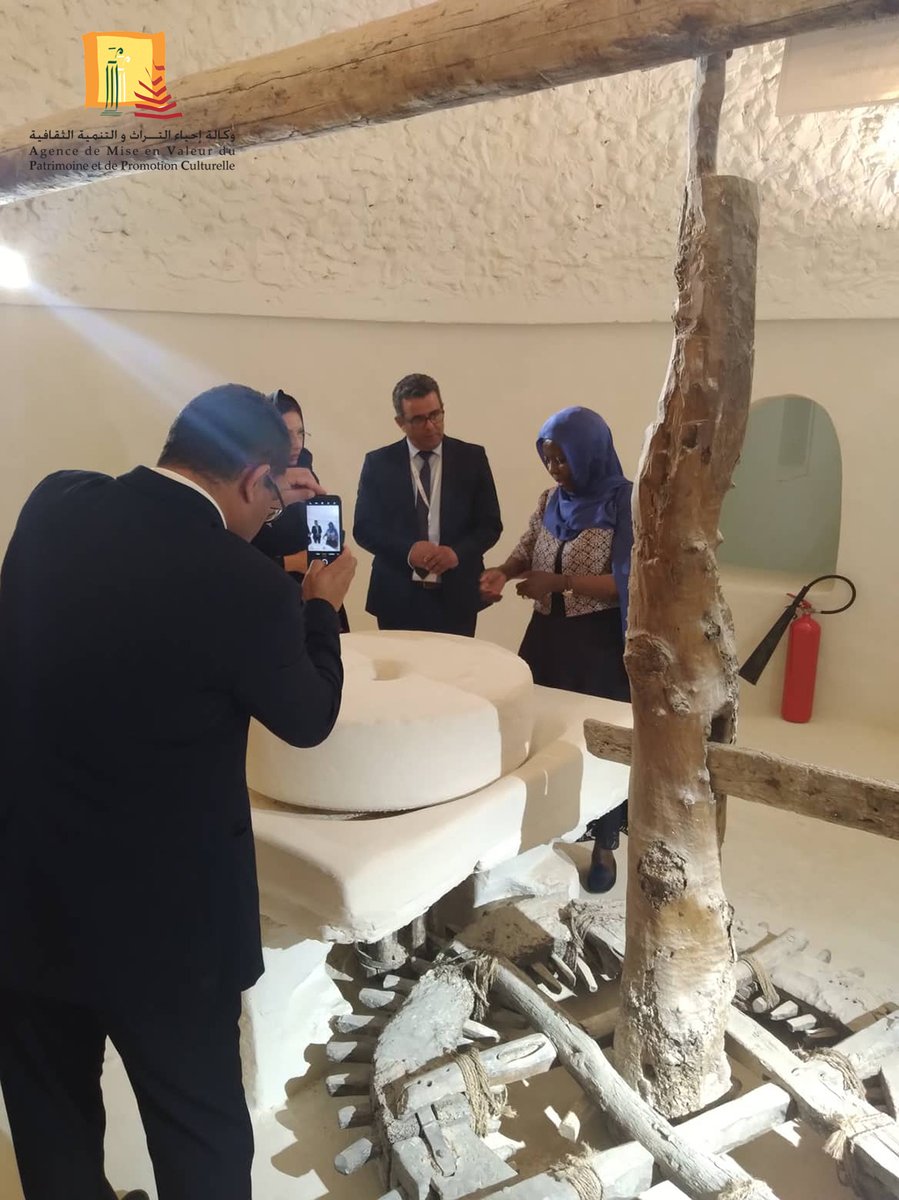 بمناسبة تنظيم تونس للقمة الفرنكوفونية في دورتها الثامنة عشر، أدّت الأمينة العامّة للمنظمة الدّولية للفرنكوفونية، السيدة لويز موشيكيوابو اليوم الثلاثاء 15 نوفمبر 2022 زيارة  إلى جامع فضلون بجزيرة جربة. 

#وزارة_الشؤون_الثقافية
#وكالة_احياء_التراث_والتنمية_الثقافية
#Francophonie