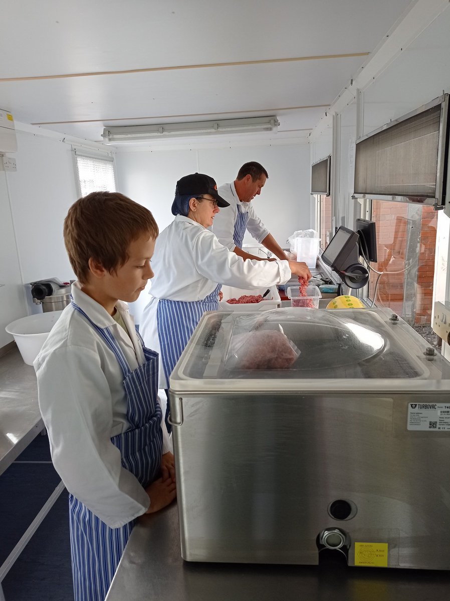 OxfordPig's tweet photo. We are very proud to have dedicated #OSBPork producers who value what they do and take pride from start to finish.  "MEAT" Ryecroft Rare Breeds of Lancashire  #BritishPork #SupportLocalfarmers #SaveGBBacon #Lancashire #Pigproducers #OSBPGCharity #putosbporkonyourfork https://t.co/6dCJhxwmKN