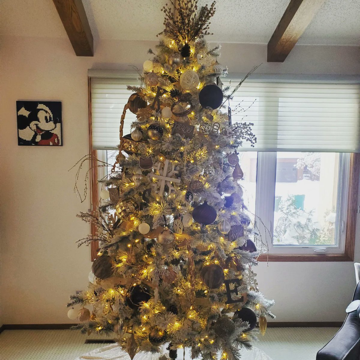 heartloveshome's tweet photo. It's looking like Christmas in my house.

#christmas2022 #christmas #christmasdecoration #christmasdecorations #christmasdecorating #christmastree #christmastrees https://t.co/MNzYQNK41L