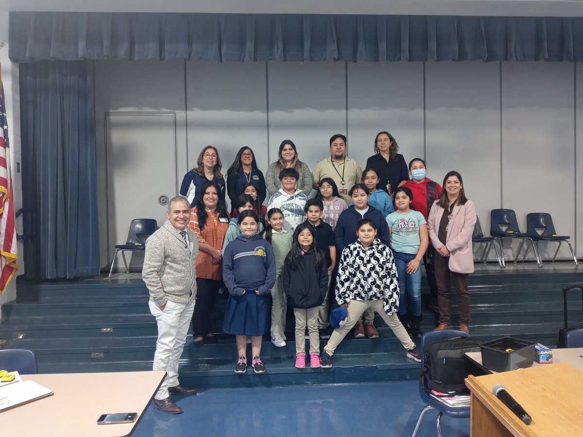 hugo_bil's tweet photo. Great Spanish Spelling Bee event at @ROOSEVELTELEMS. Excelente demostración de conocimientos de deletreo en Español 🎉👍 Excelente trabajo🙏@JRod_EISD @ednanesnu @mymustangpride1 @DrH_OnTheEdge @TRICIAORTIZ19 https://t.co/cHUMVNSO2c