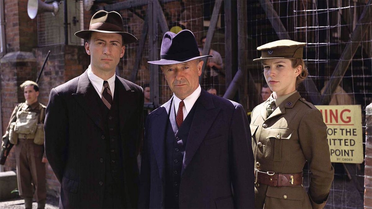 SaveRedlandLibr's tweet photo. 10pm TODAY on #ITV3
From 2008, s5 Ep 1 of #Detective #Drama โFoyleโs Warโ - โPlan of Attackโ directed by #TristramPowell & written by #AnthonyHorowitz
๐#MichaelKitchen #AnthonyHowell #HoneysuckleWeeks #MichaelJayston #JulianWadham #NicholasDay #MalcolmSinclair
#FoylesWar https://t.co/8KrrmFNCo2