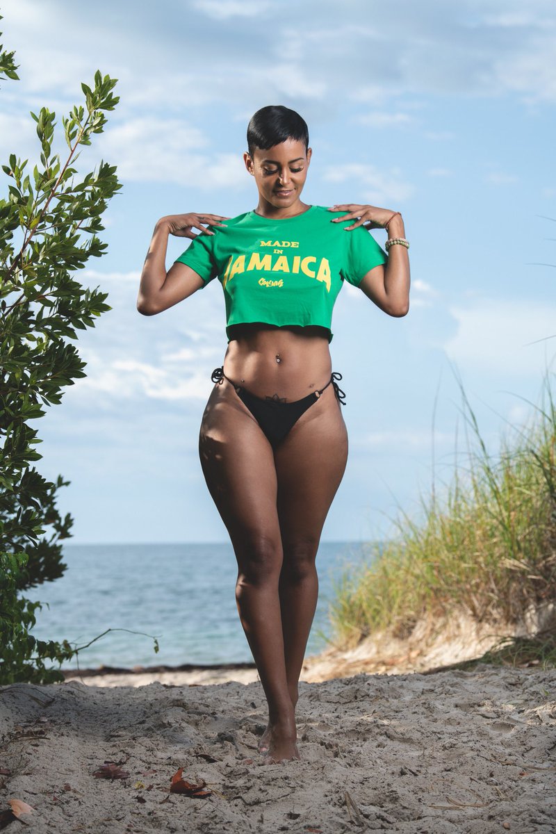 CYEvolution's tweet photo. I love Jamaica ❤️🇯🇲

•Model: @EmnyCastillo 
•Photographer: @roamingphoto954 

•Made in Jamaica crop tops and tees available worldwide at https://t.co/NdFDtMEPDY

#MadeInJamaica #Cooyah #OneLove #irie #Jamaica #croptop #style #reggae #model #fashion https://t.co/JR8V6aSoO4