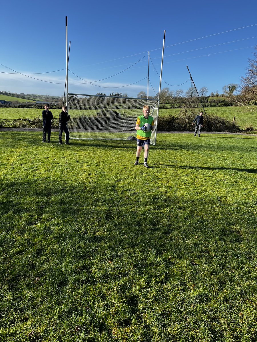 LatnamardNS's tweet image. Our Lunchtime League has reached its final round and today Armagh took on Kerry with Kerry just edging out as winners. It’s all to play for! Who will be in the shield and cup semifinals next week? @AghabogGFC @monaghangaa #practicemakesperfect #competitivefun